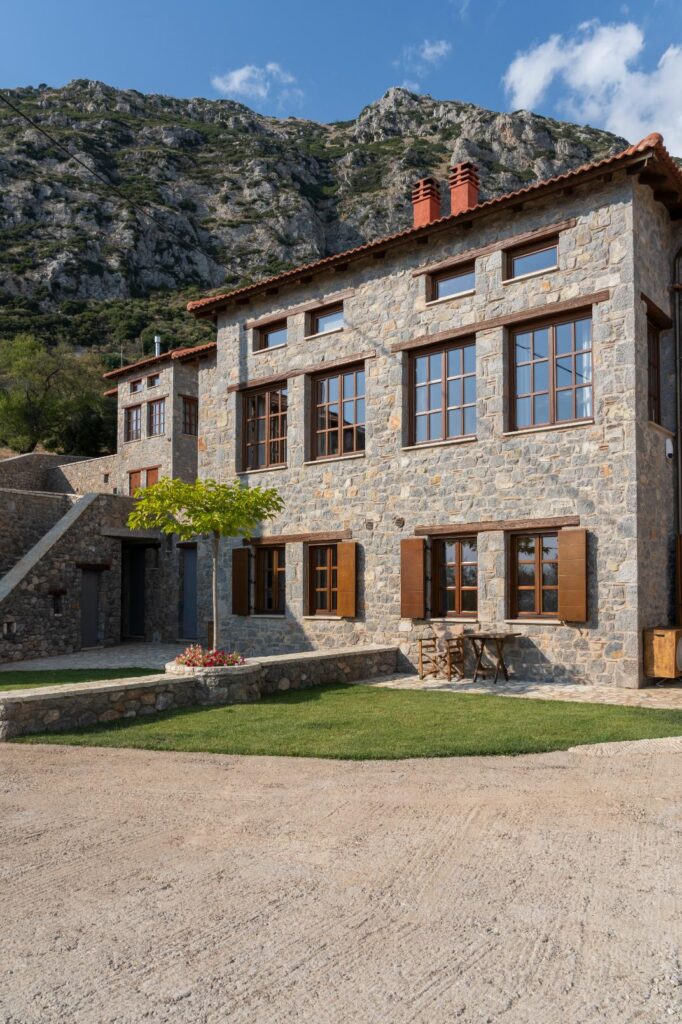 Meliades Arachova Rooms